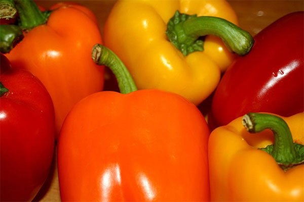 Orange pepper. Разноцветные овощи. Pepper Red Yellow. Перец Егоза желтая. Фото разноцветных овощей.